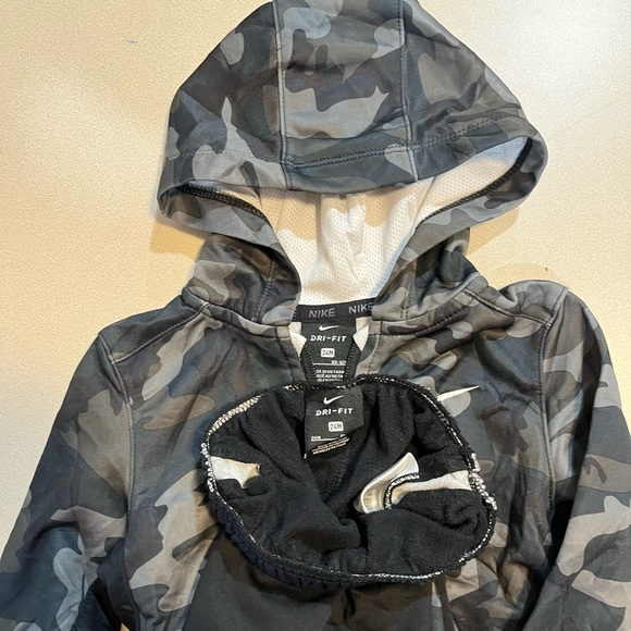 Nike Toddler Outfit - Picture 2 of 2